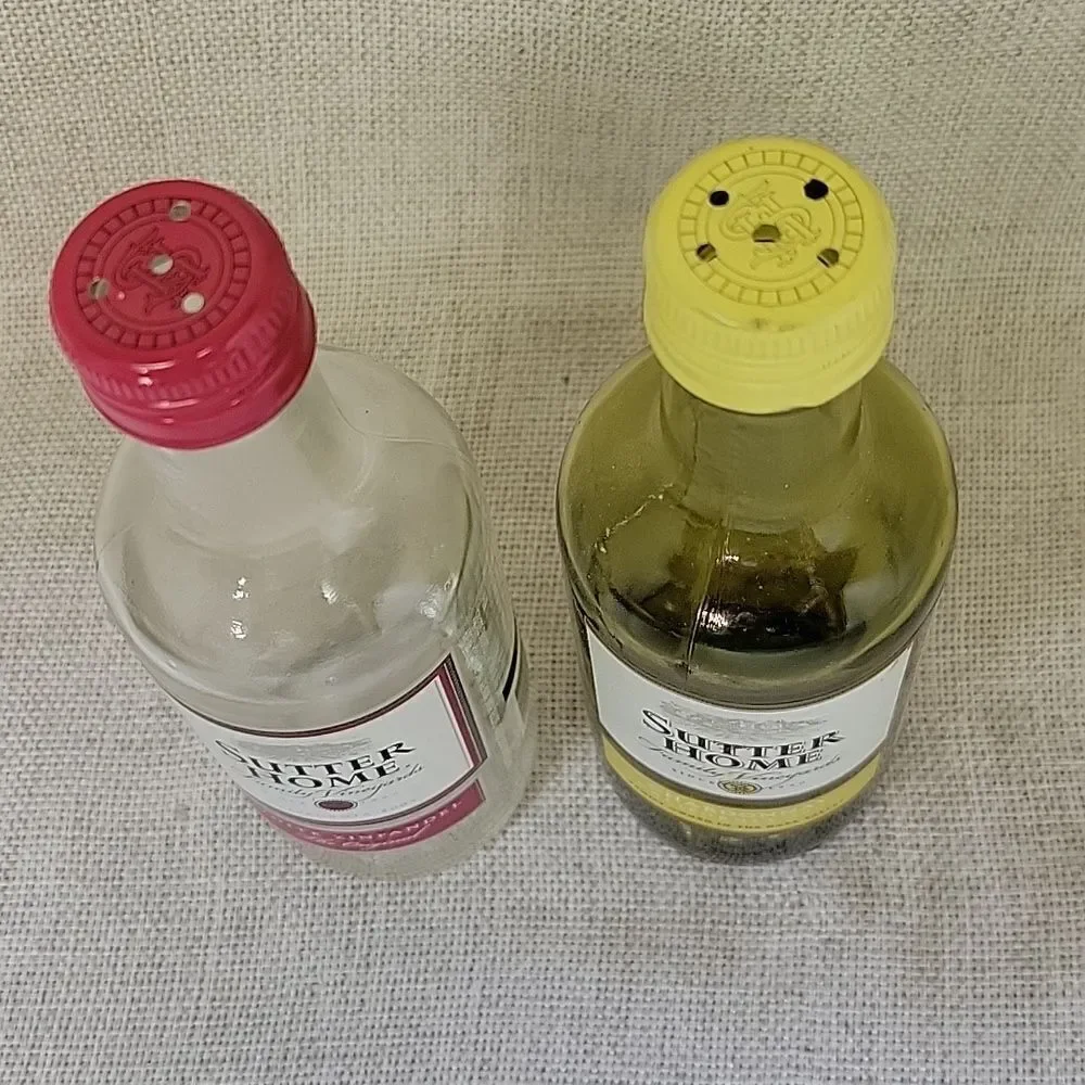 Wine Bottle S&P shakers, Cork Screw,‎ Cheese Cutter W/ Tray 2 Books